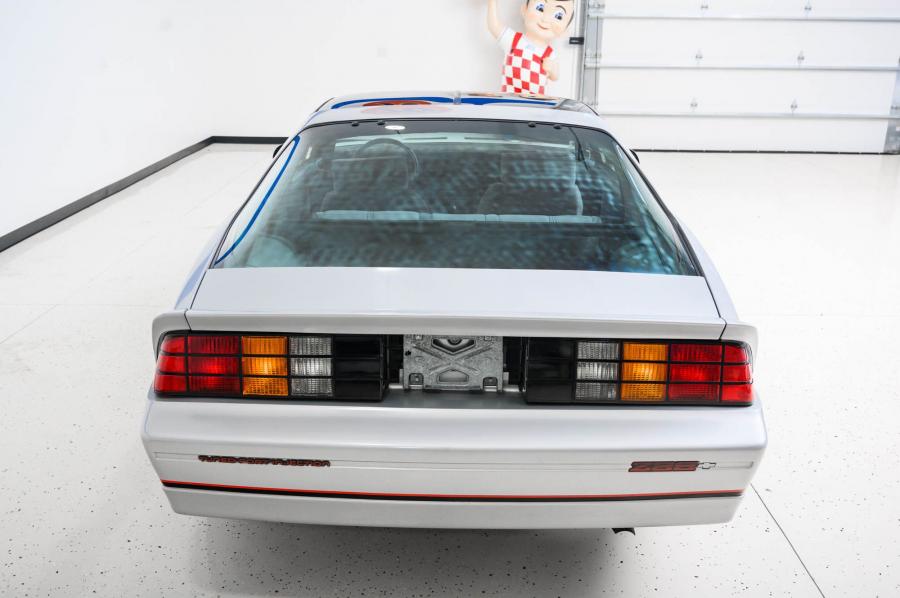  Chevrolet Camaro Z28 IROC-Z (1FP87) 1985 года  (фото 23 из 124)